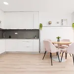 아파트 Homes 605 *